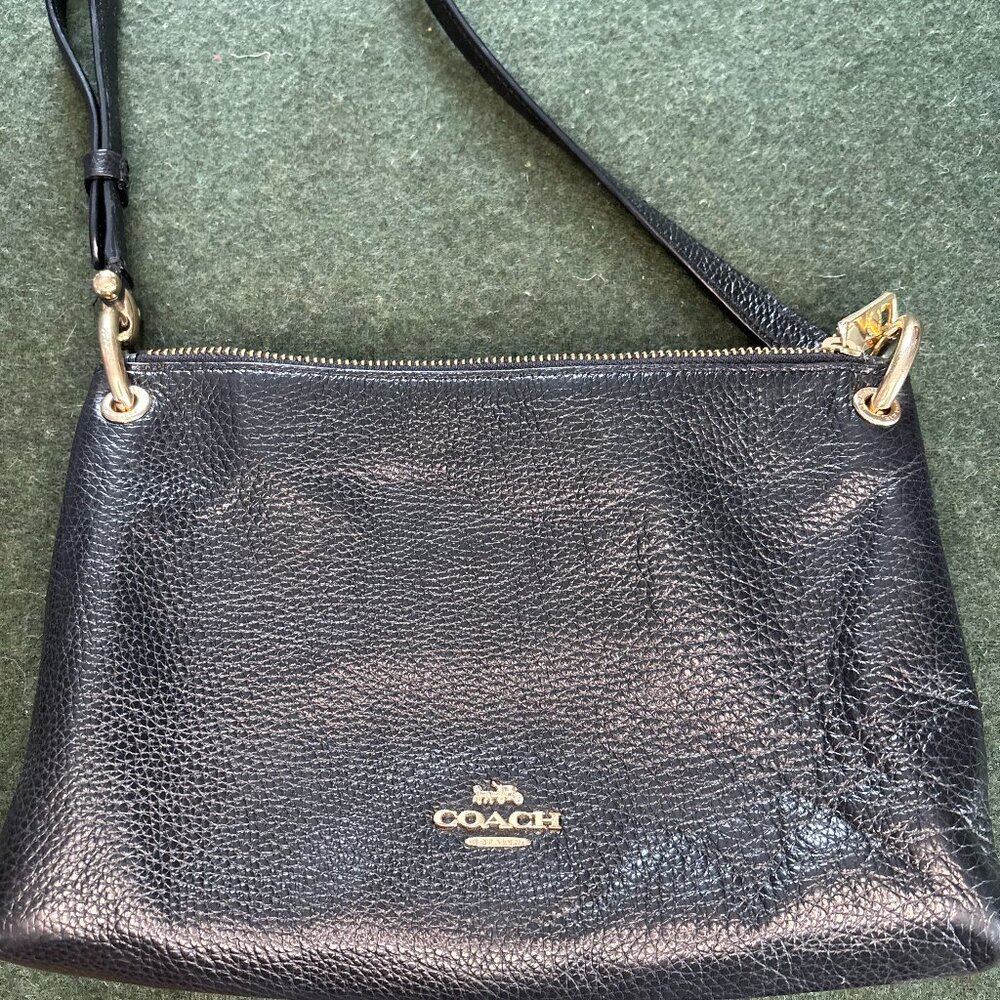 ✨ Coach Black Pebbled Leather Crossbody Bag ✨